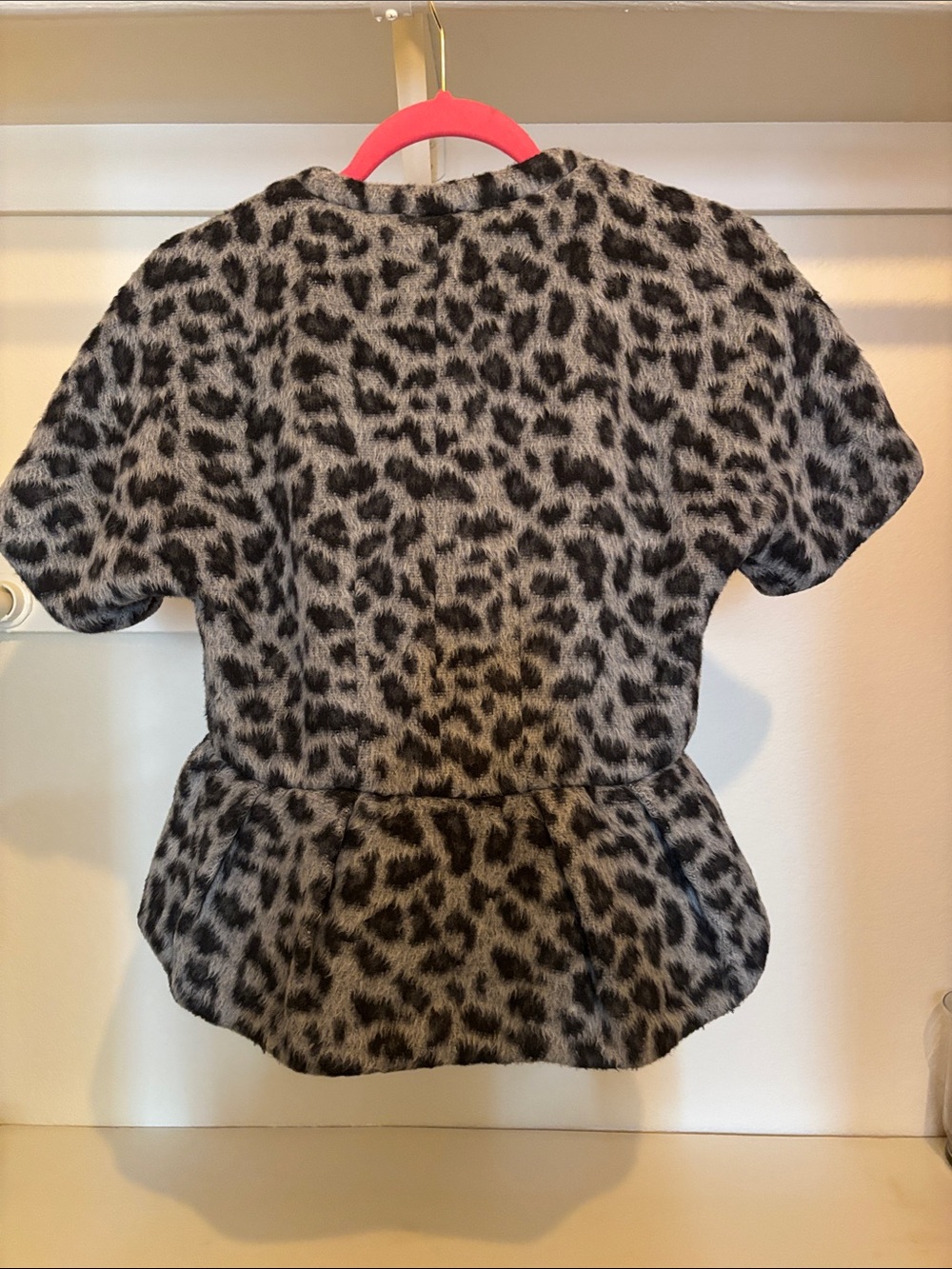 BCBGMaxAzria Gray and Black Leopard Print Peplum Top - Picture 3 of 3